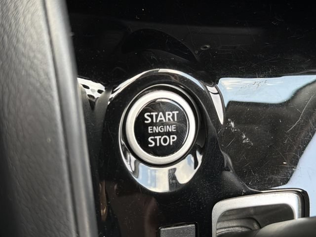 Used 2025 Nissan Versa SV FWD image 20