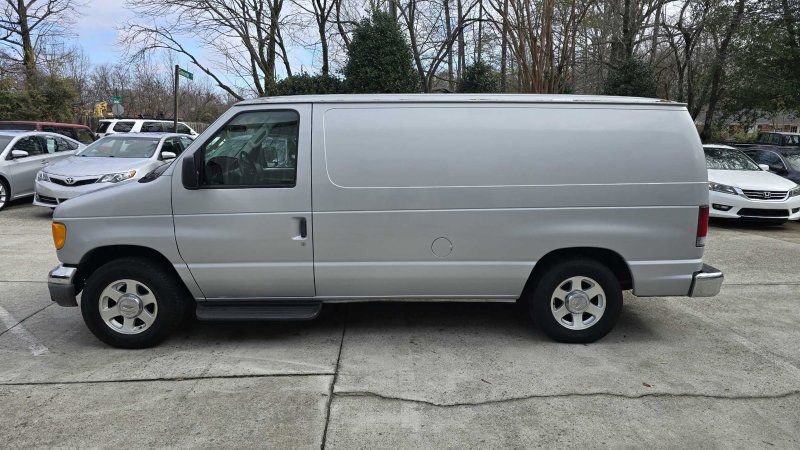 Used 2006 Ford E-150 and Econoline 150 RWD image 2