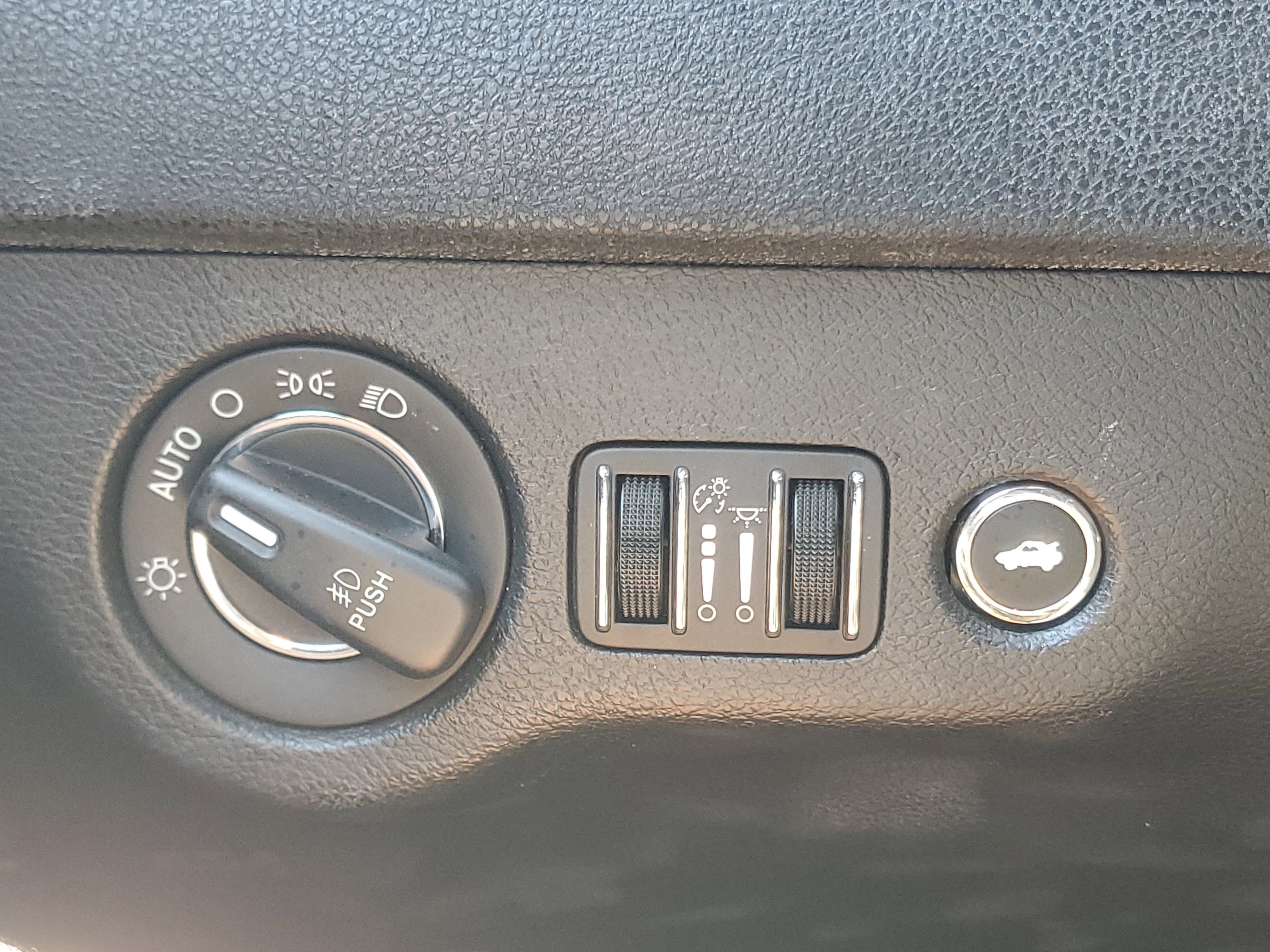 Used 2019 Chrysler 300 S image 25