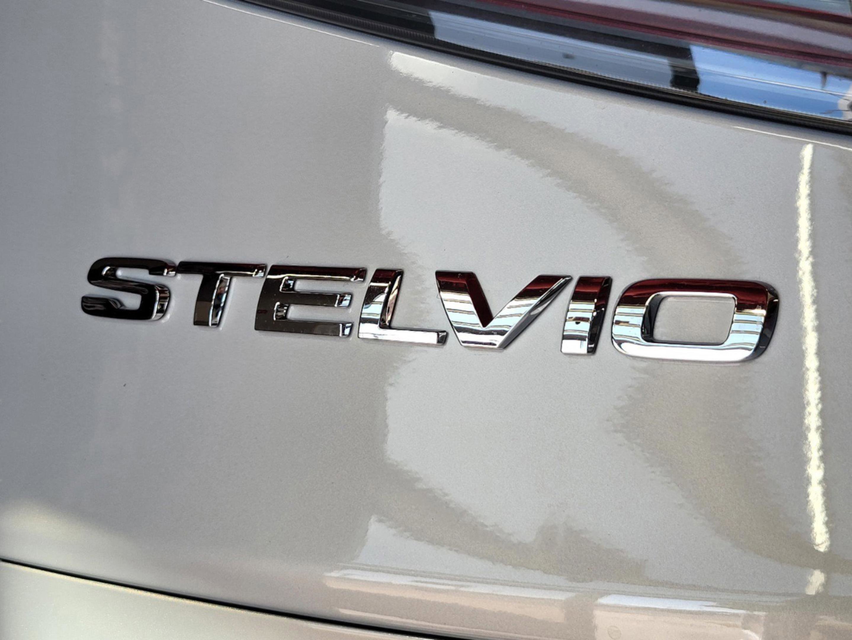 New 2025 Alfa Romeo Stelvio Sprint image 12