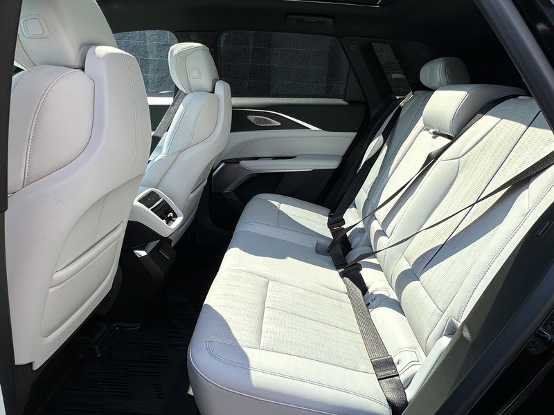 New 2025 Cadillac Lyriq Luxury image 7