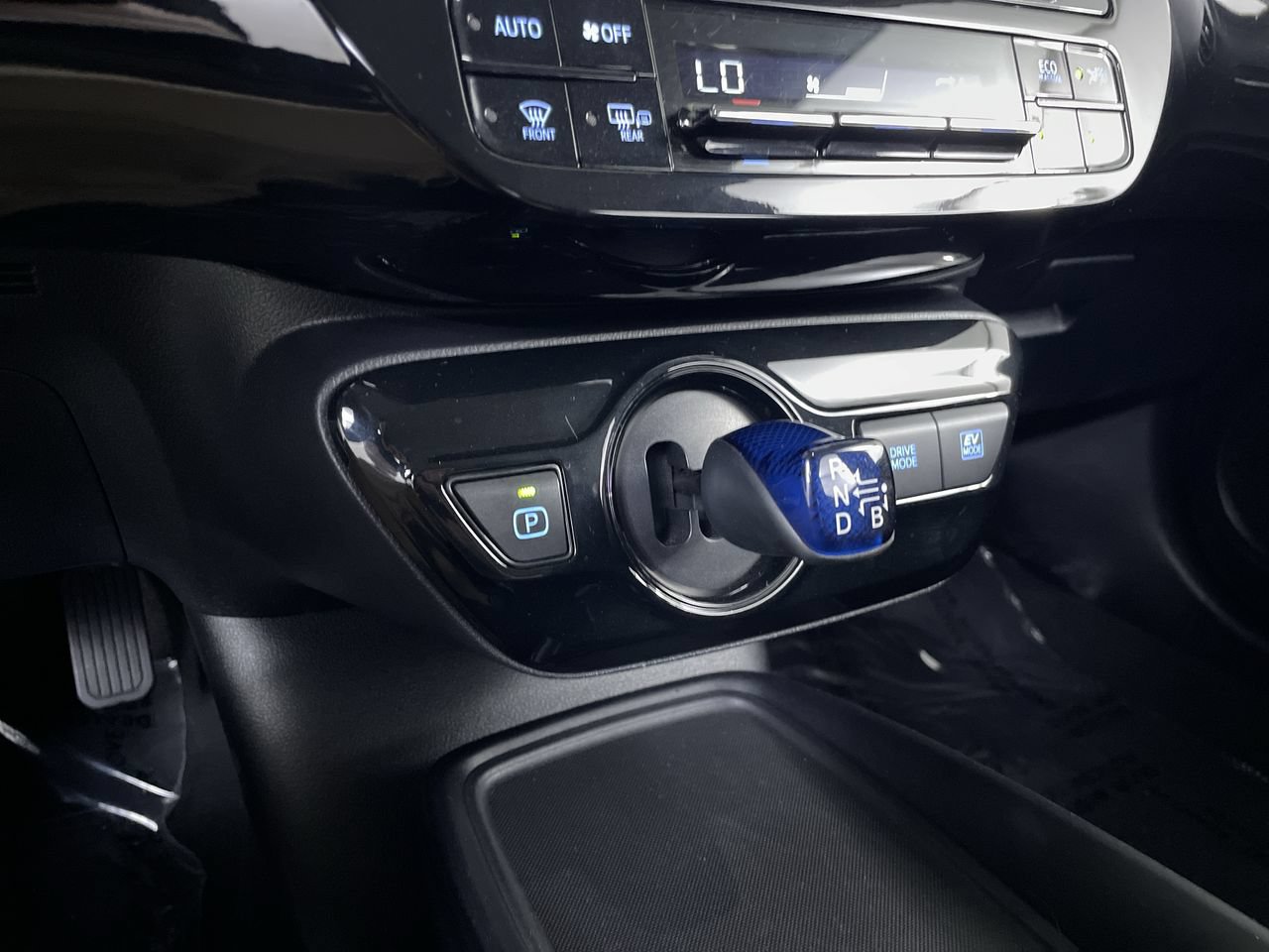 Used 2022 Toyota Prius LE FWD image 17