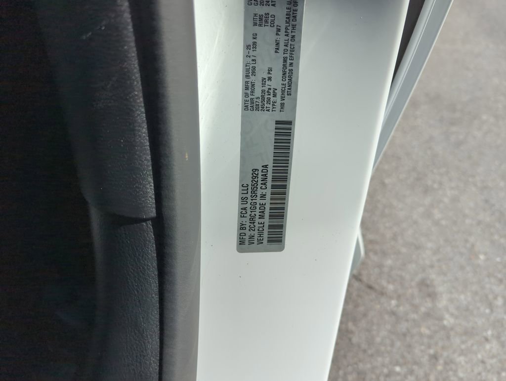 Used 2025 Chrysler Pacifica Limited image 40