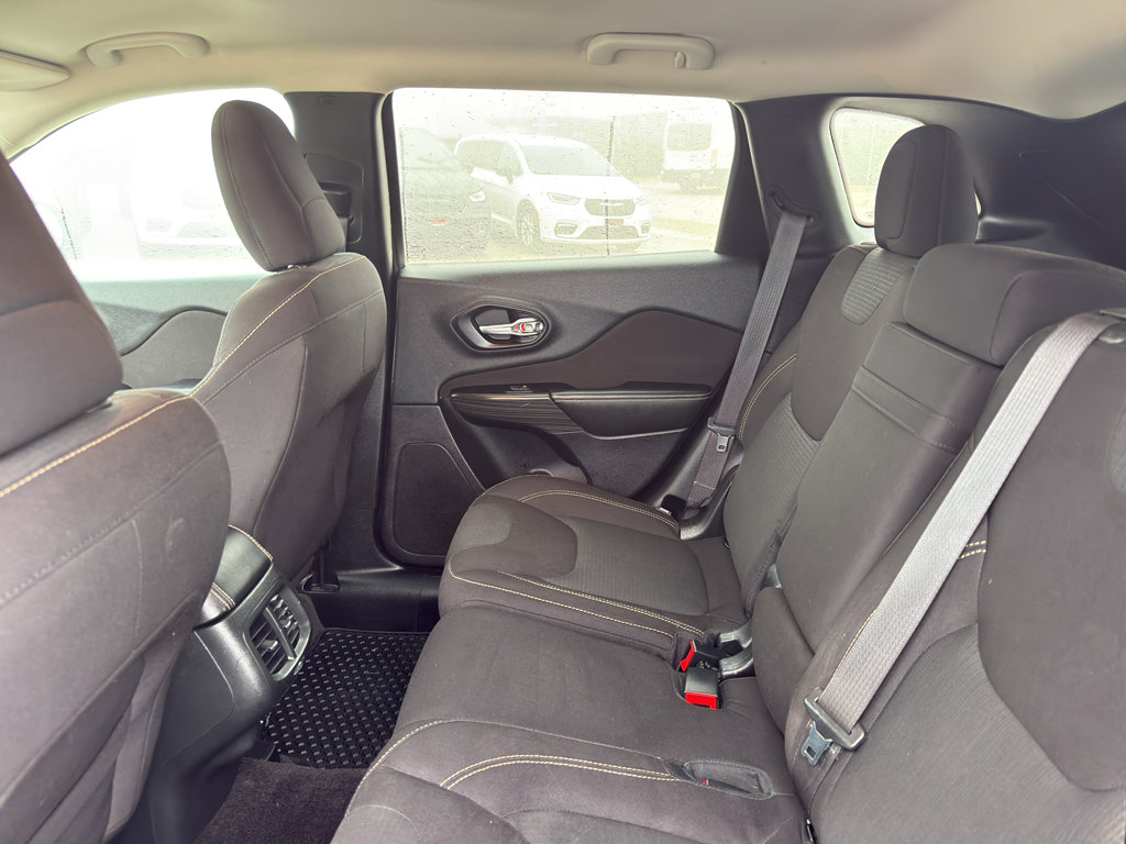 Used 2016 Jeep Cherokee Latitude w/ Comfort/Convenience Group image 33
