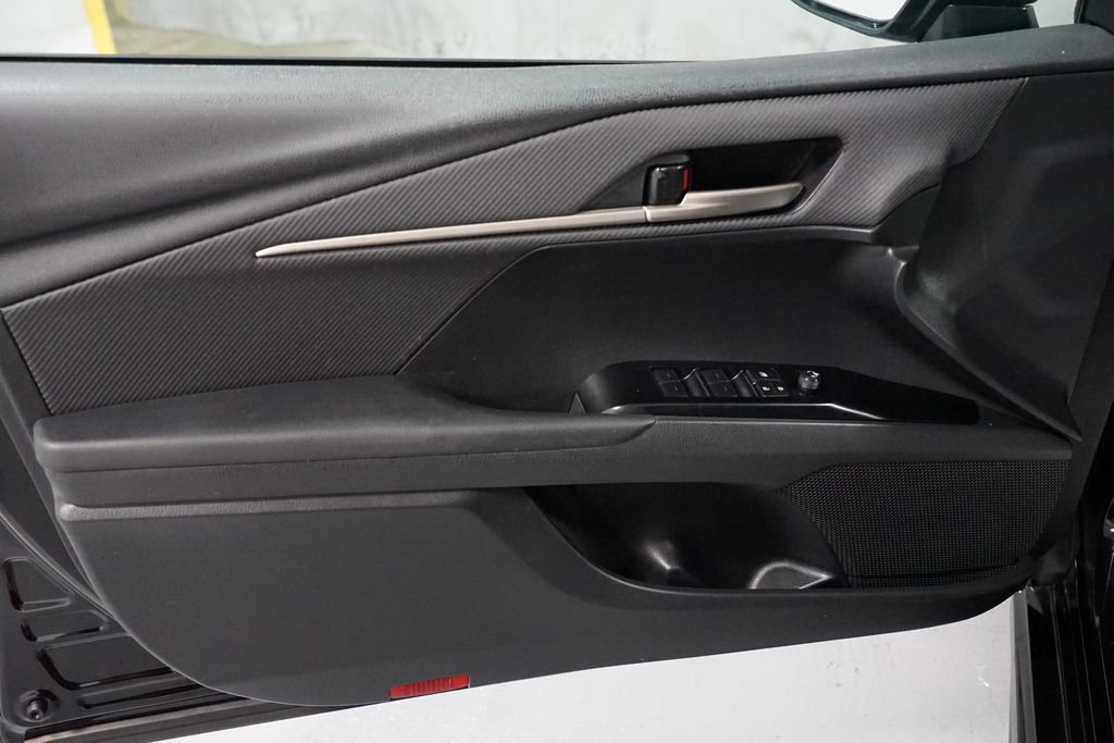 Used 2025 Toyota Camry SE FWD image 31