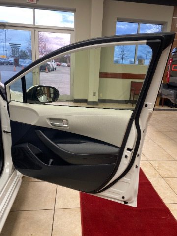 Used 2021 Toyota Corolla LE FWD image 13