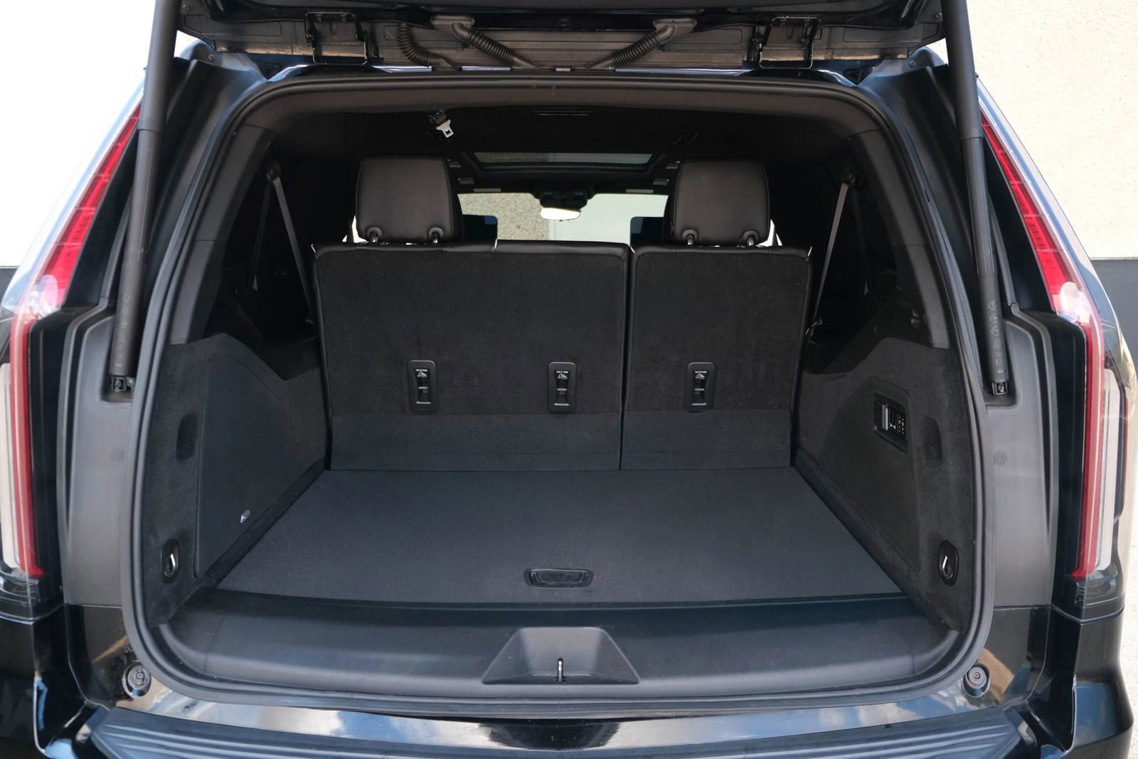 Used 2021 Cadillac Escalade ESV Sport w/ Driver Assist Tech Package image 26