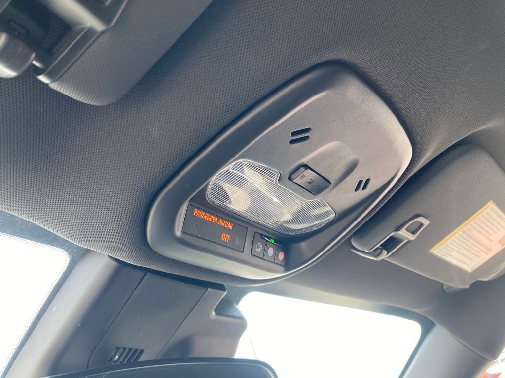 Used 2025 Buick Envista Sport Touring image 25