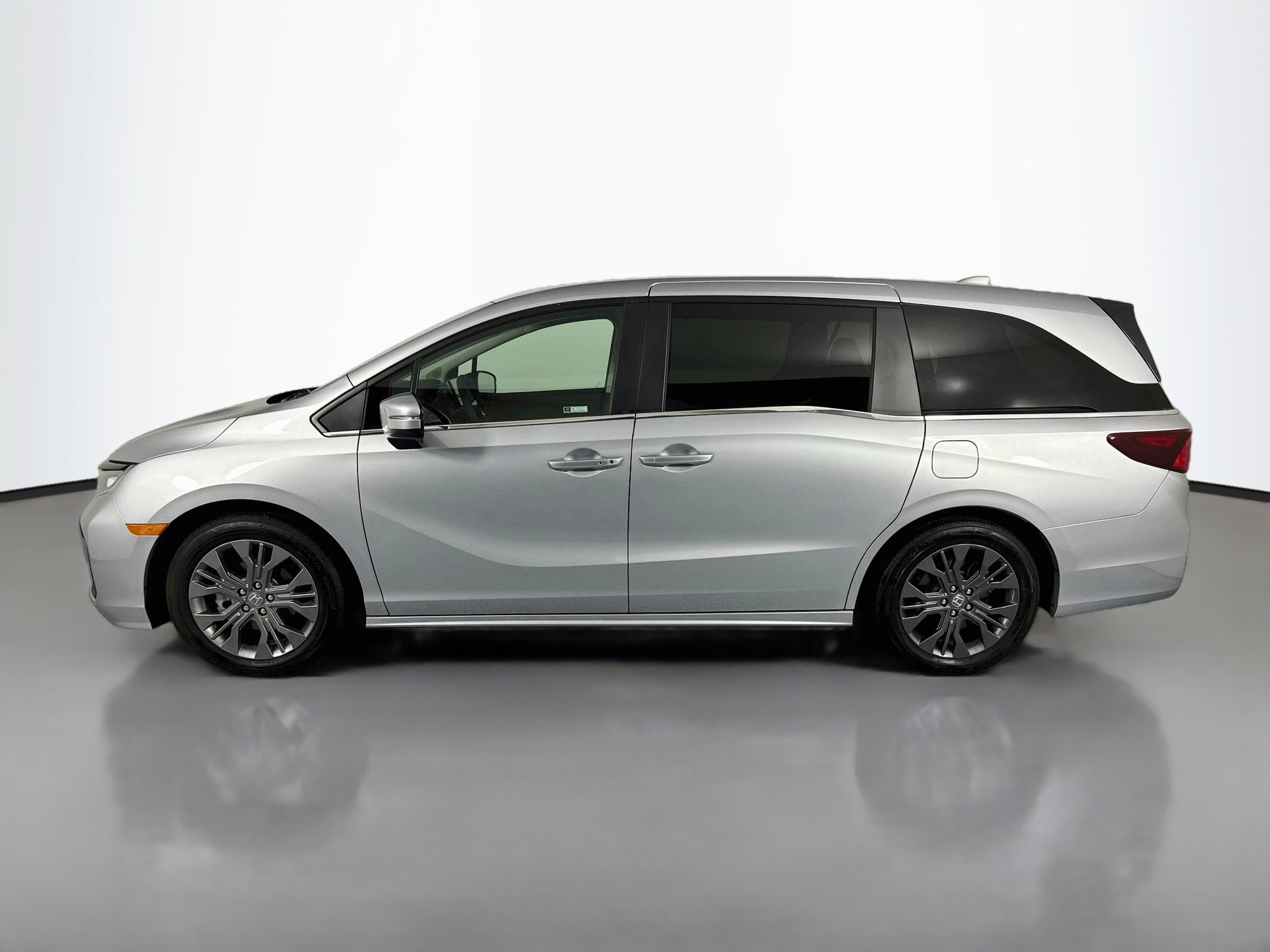 Certified 2025 Honda Odyssey Touring image 8