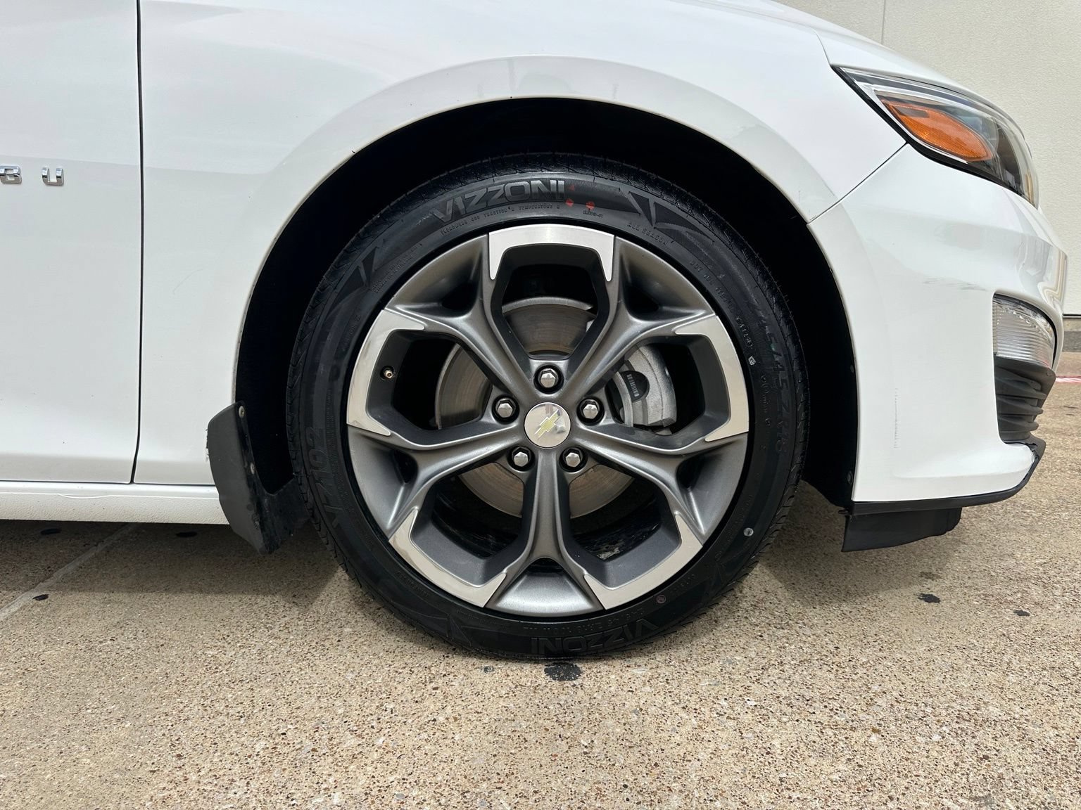 Used 2020 Chevrolet Malibu LT w/ Leather Package FWD image 9
