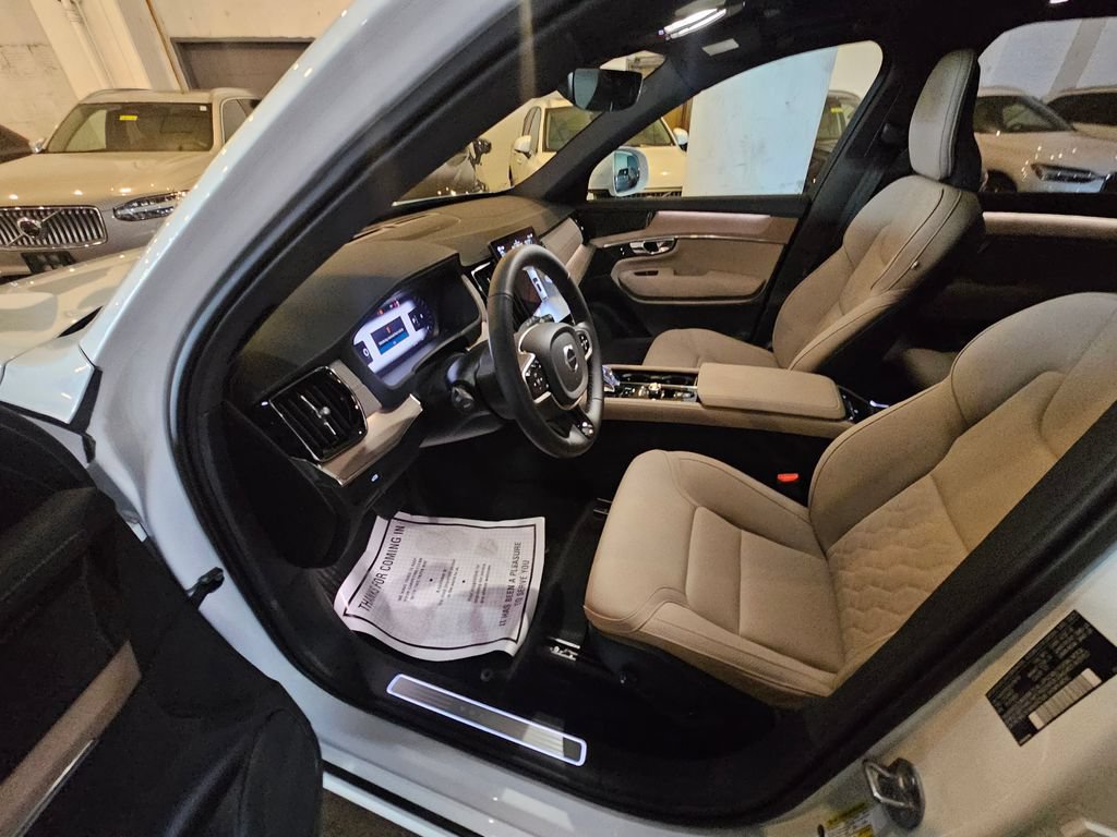 Certified 2025 Volvo XC90 B5 Plus AWD/4WD image 19