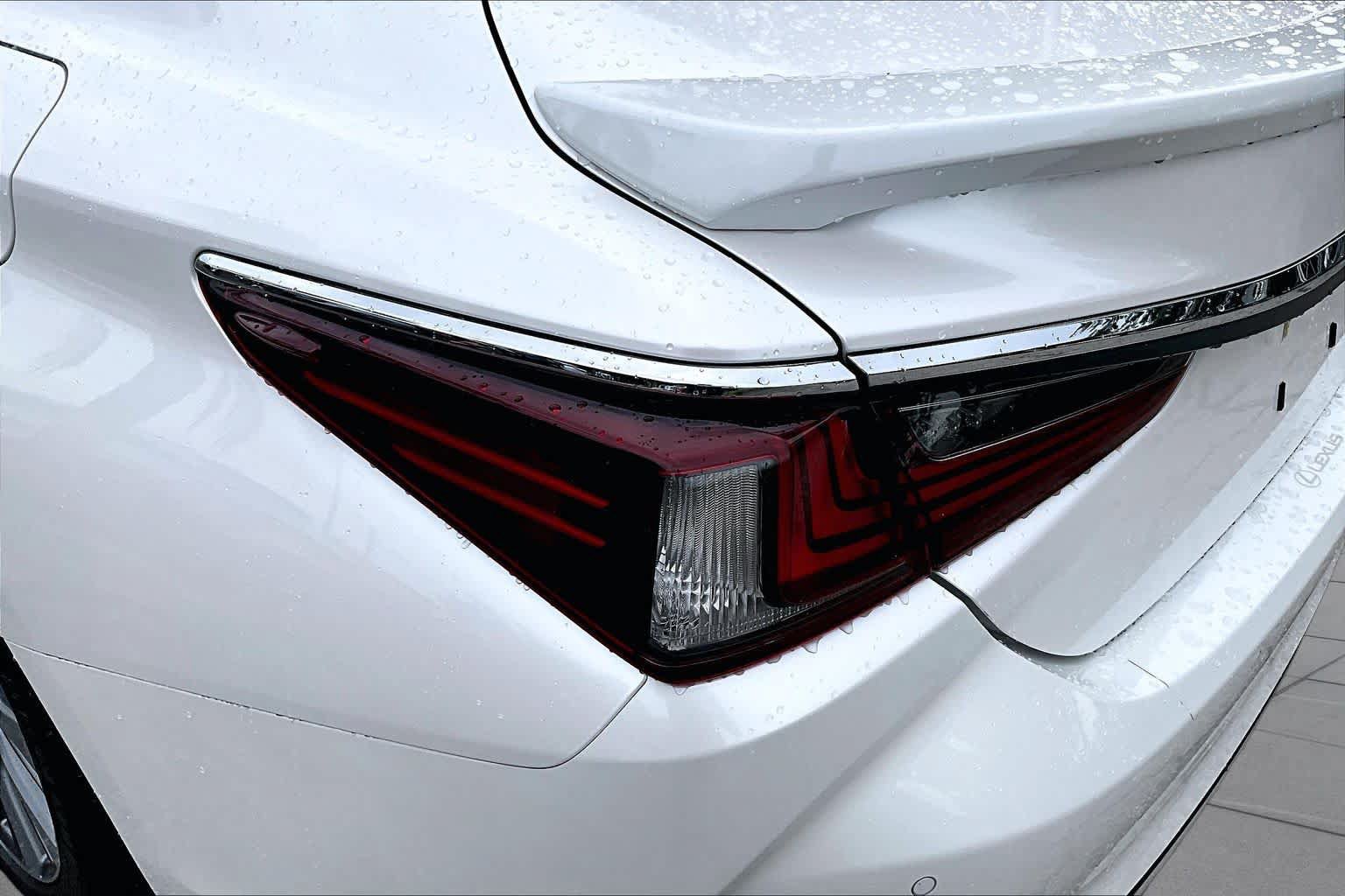 Used 2019 Lexus ES 300h w/ Premium Package FWD image 28