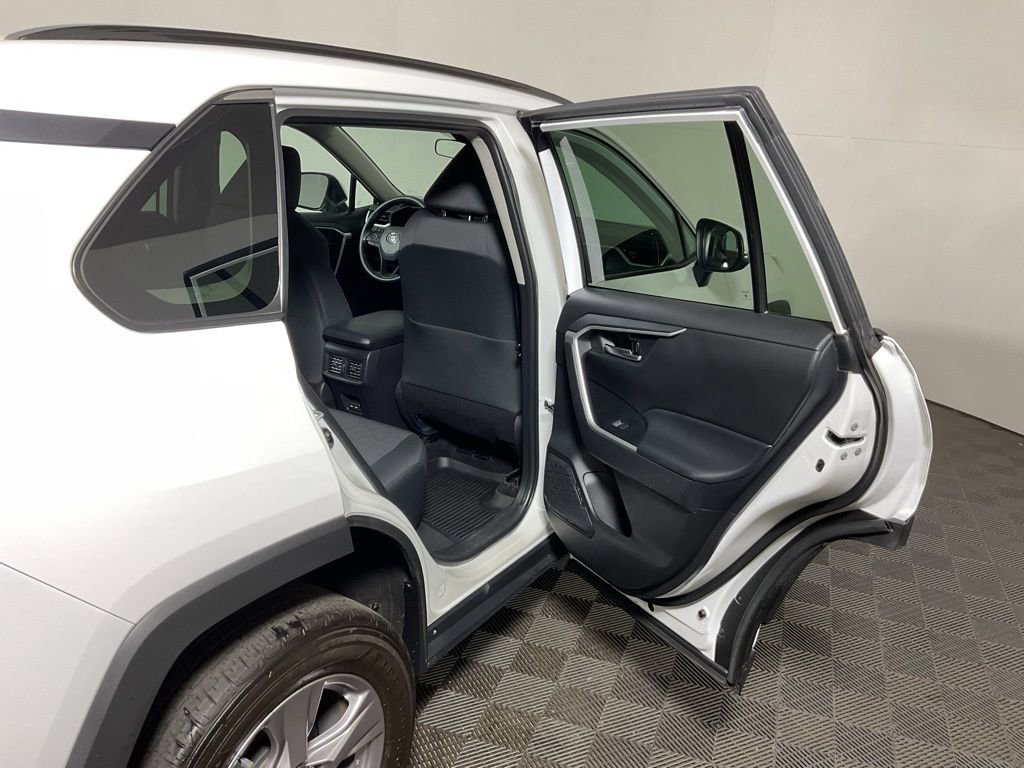 Used 2024 Toyota RAV4 XLE AWD/4WD image 33