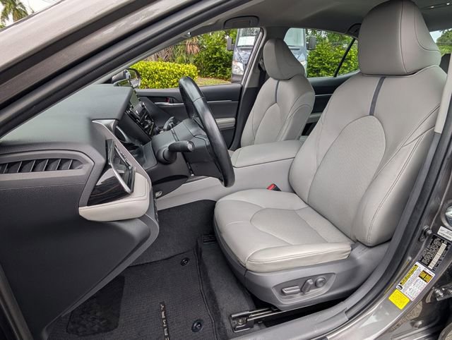 Used 2021 Toyota Camry XLE image 7