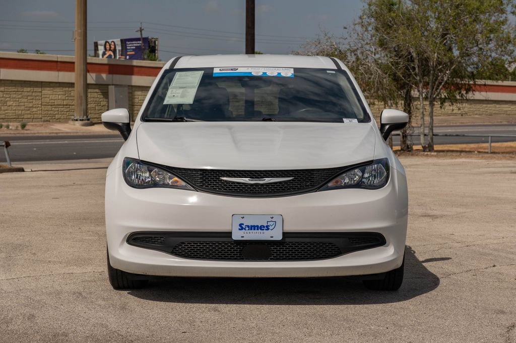 Used 2023 Chrysler Voyager LX FWD image 3