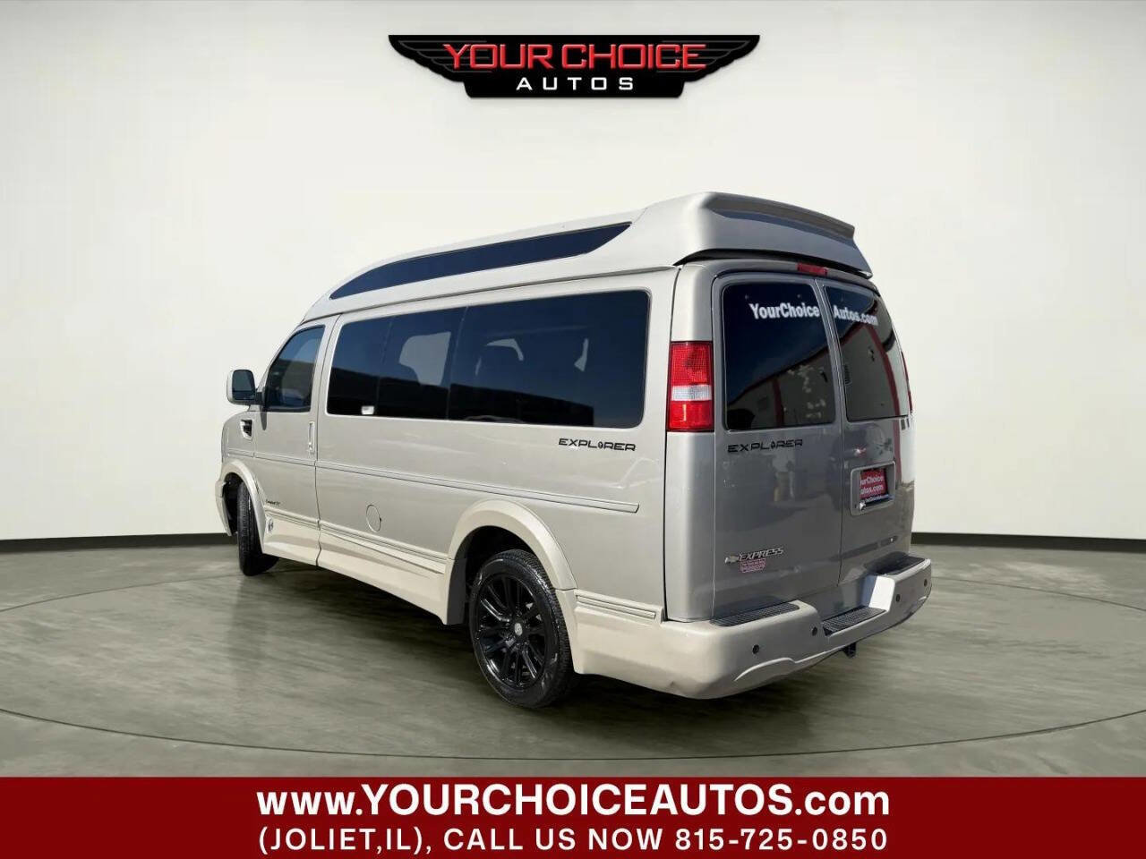 Used 2021 Chevrolet Express 2500 LS w/ Enhanced Convenience Package image 3