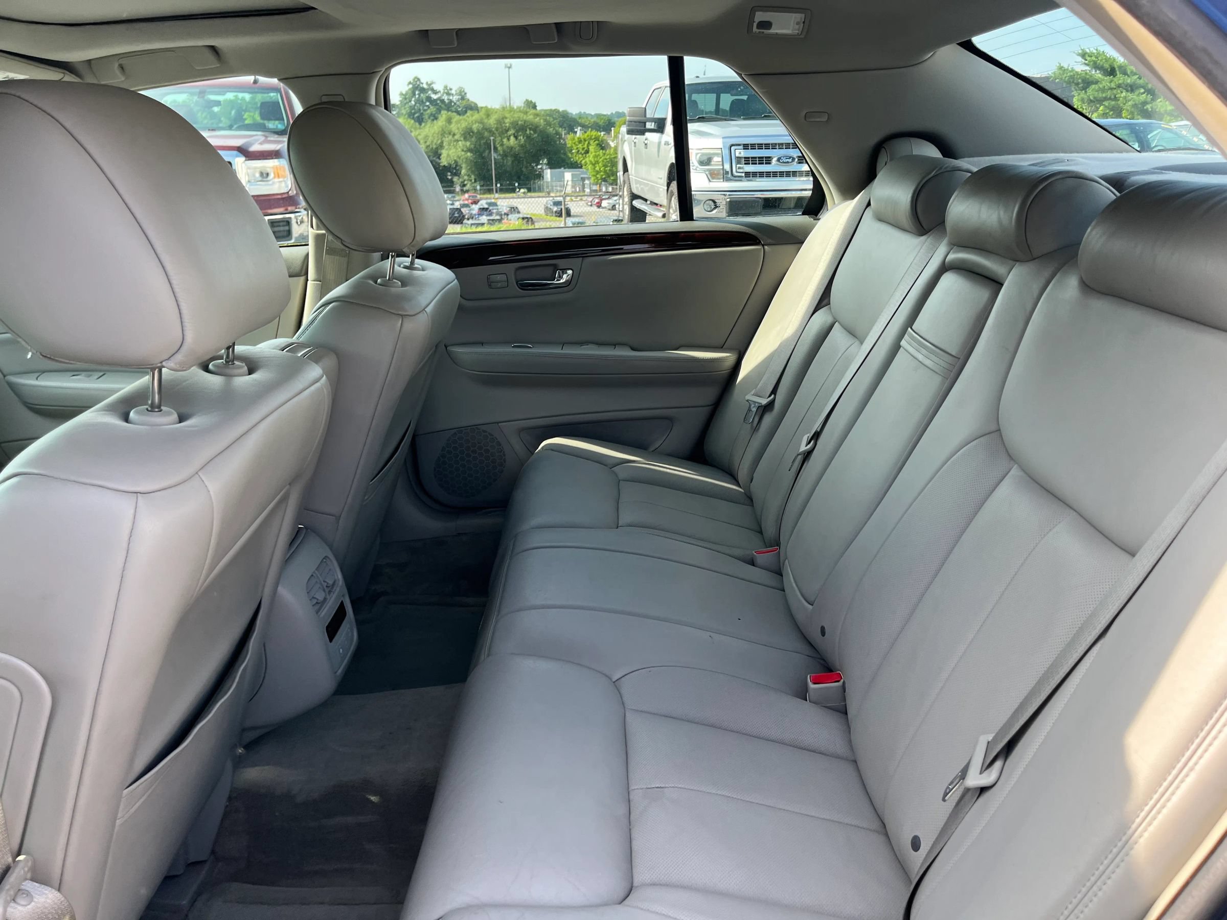 Used 2009 Cadillac DTS w/ Sun And Sound Package FWD image 16