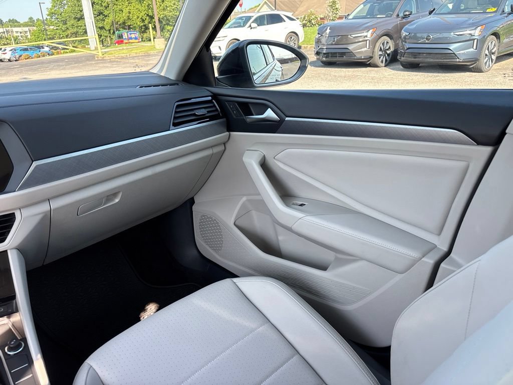 Used 2024 Volkswagen Jetta SE w/ Panoramic Sunroof Package FWD image 26