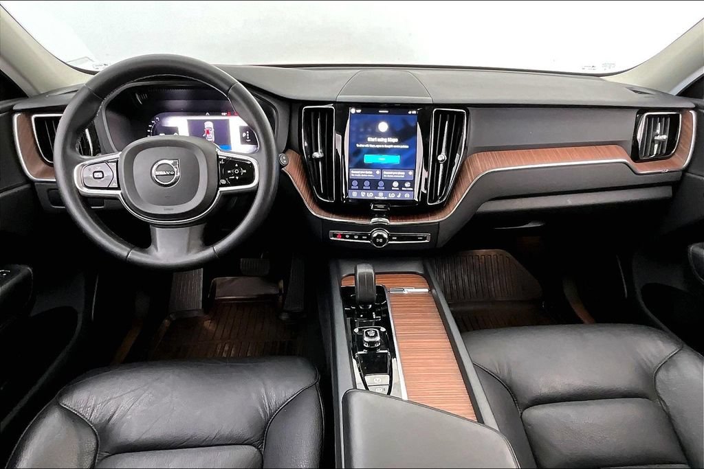 Certified 2024 Volvo XC60 B5 Plus w/ Protection Package Premier AWD/4WD image 19