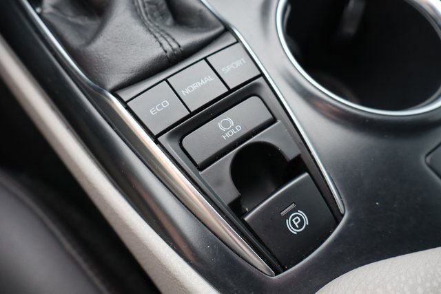 Used 2018 Toyota Camry XLE image 23
