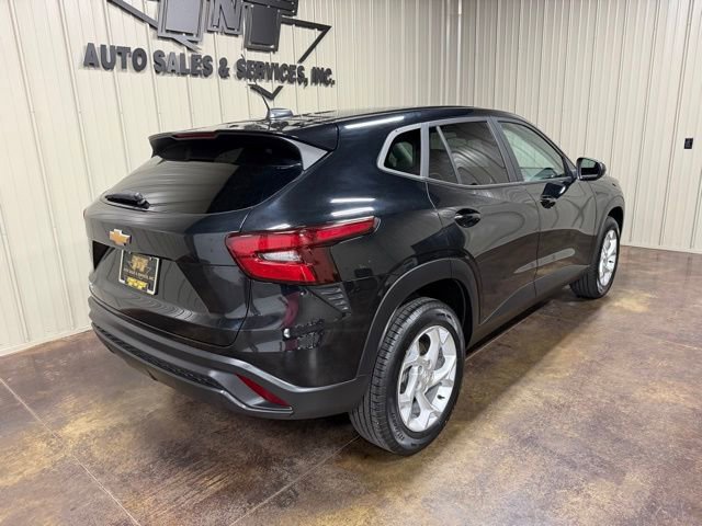 Used 2024 Chevrolet Trax LS w/ LS Convenience Package FWD image 8