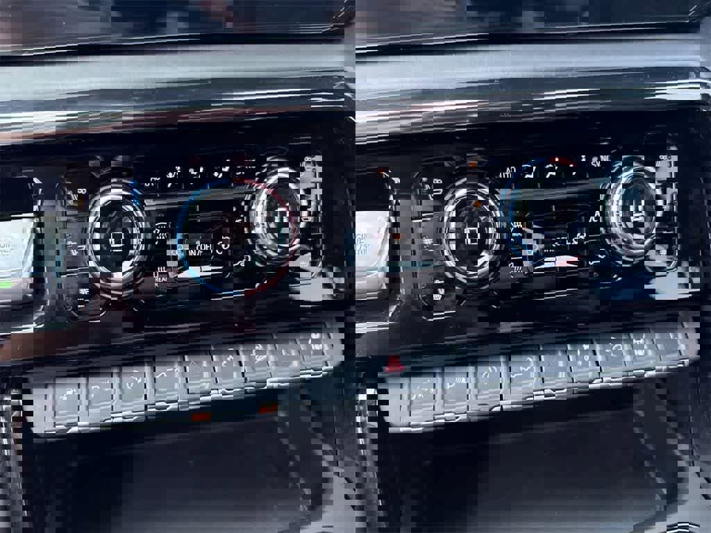 Used 2023 GMC Sierra 1500 AT4X image 35