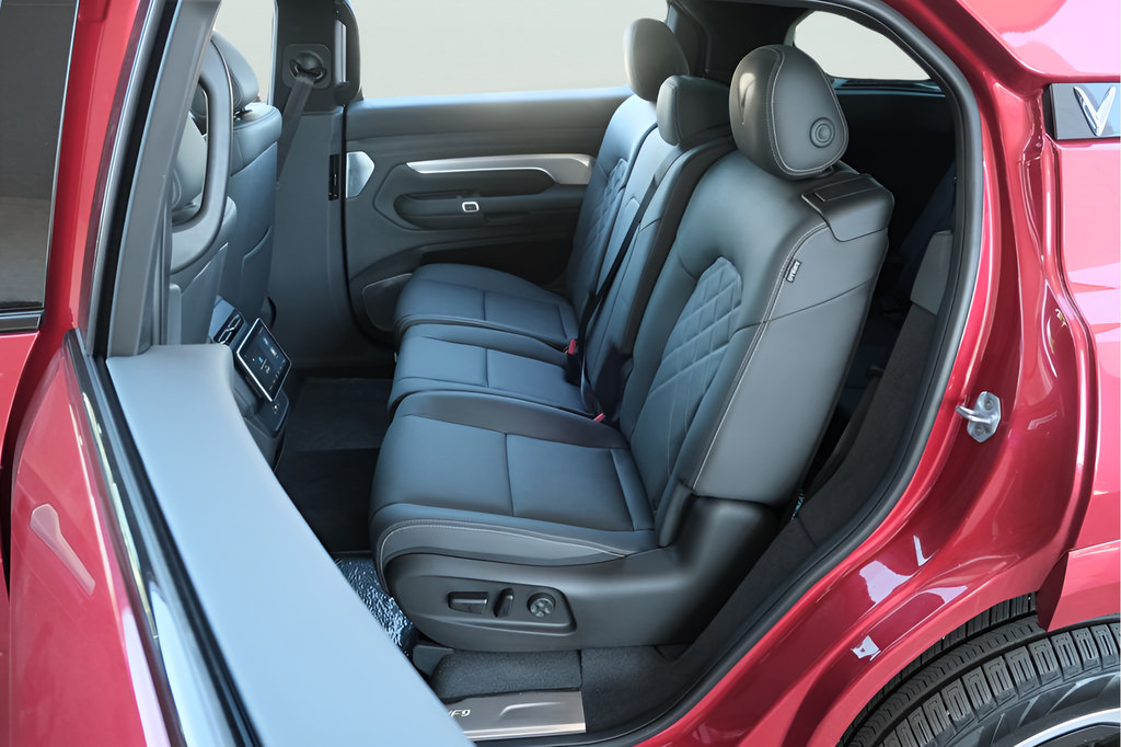 New 2024 VinFast VF 9 Plus AWD/4WD image 16