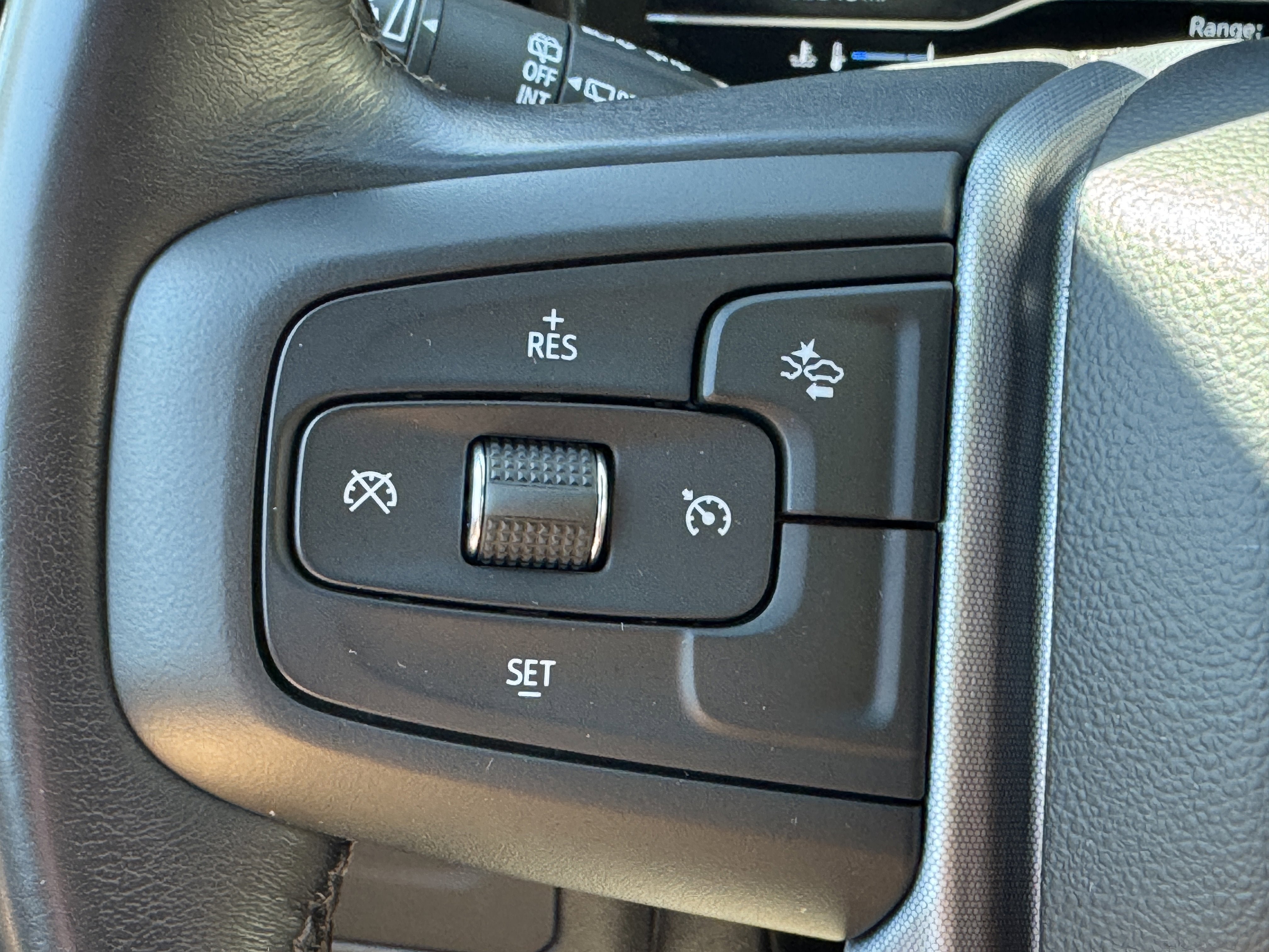 Used 2023 GMC Yukon SLT AWD/4WD image 12