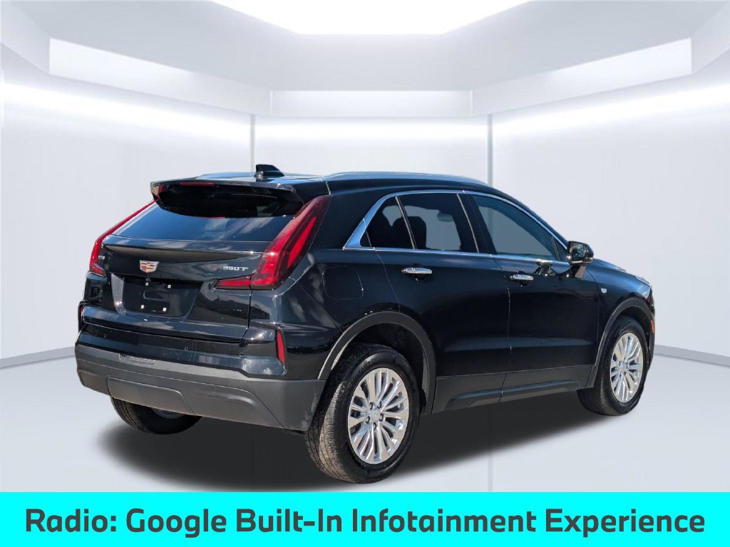 Used 2024 Cadillac XT4 Luxury w/ Cold Weather Package FWD image 6