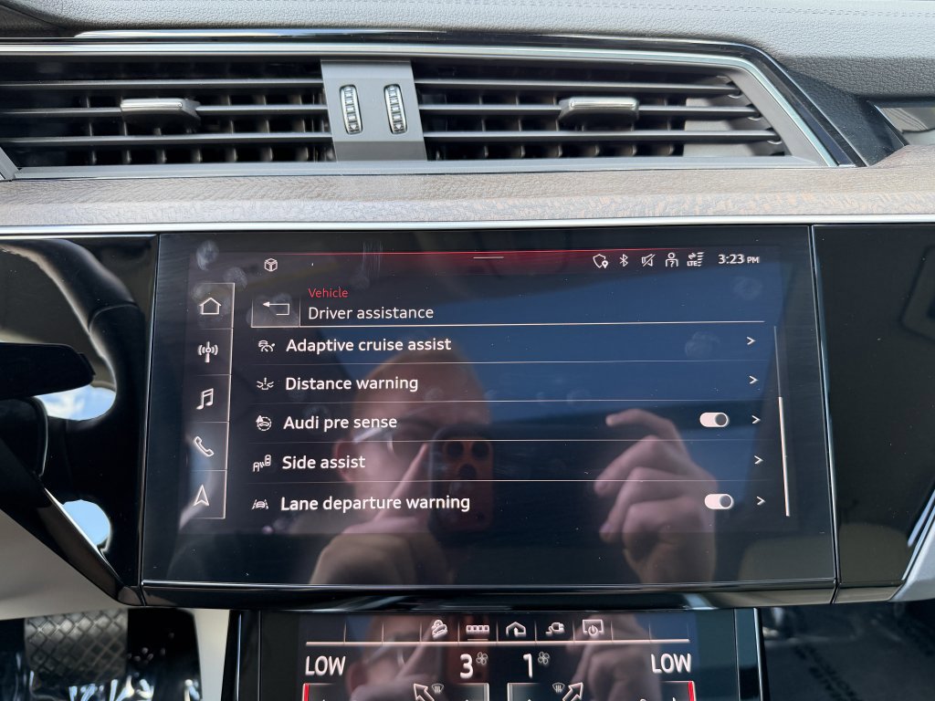 Used 2024 Audi Q8 e-tron Premium Plus w/ Premium Plus Package image 29