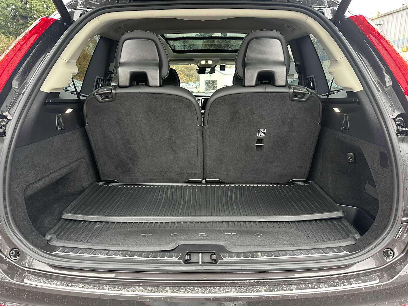 Used 2025 Volvo XC90 B6 Ultra w/ Protection Package Premier image 14