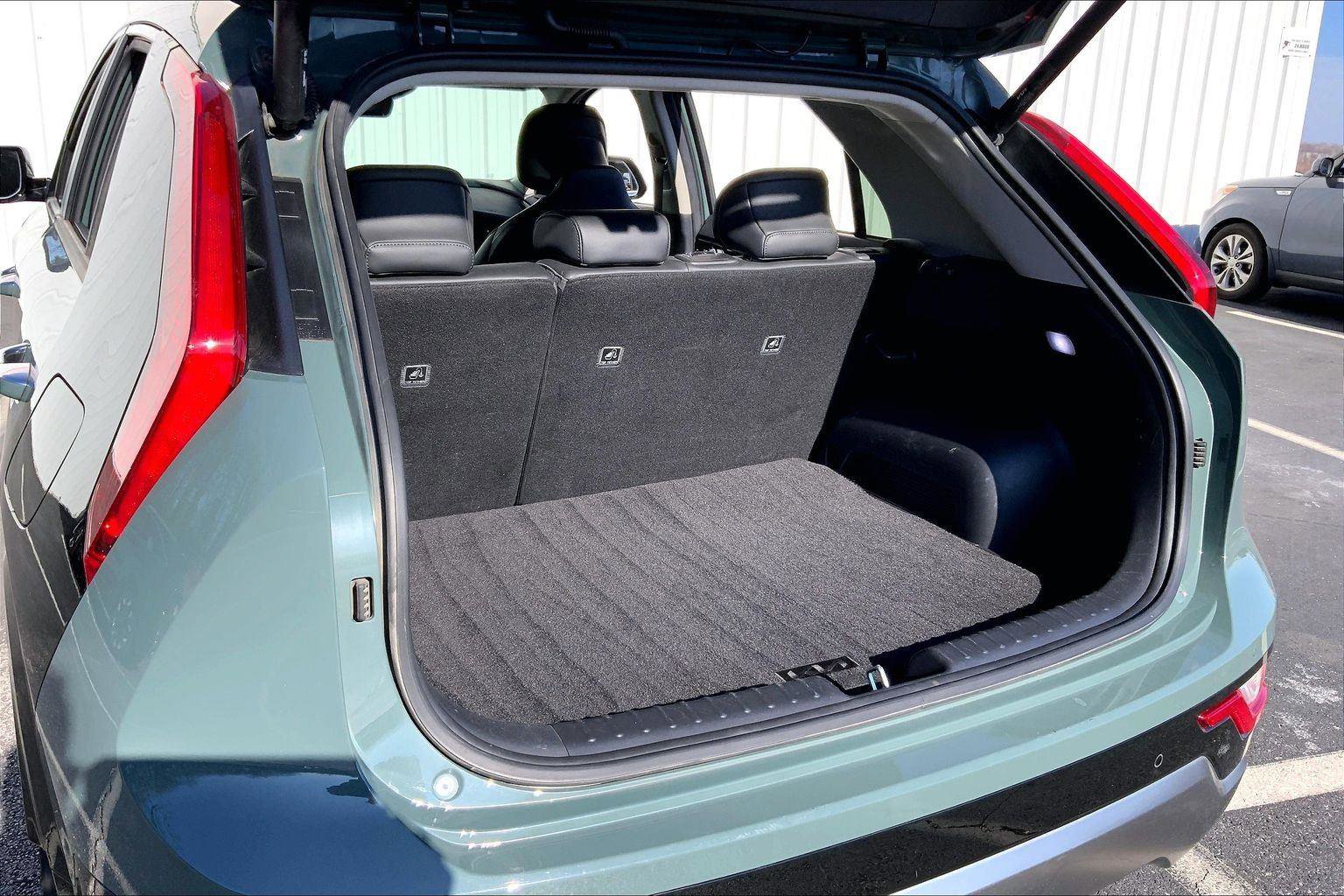 Used 2023 Kia Niro SX image 25