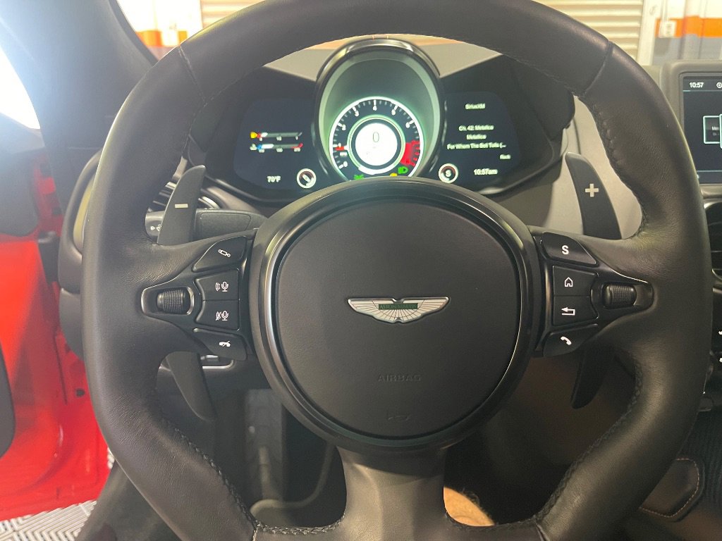 Used 2023 Aston Martin V8 Vantage Roadster image 38