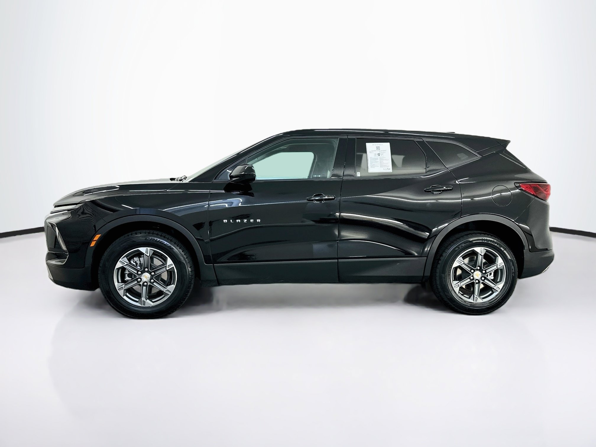 Used 2025 Chevrolet Blazer LT AWD/4WD image 4