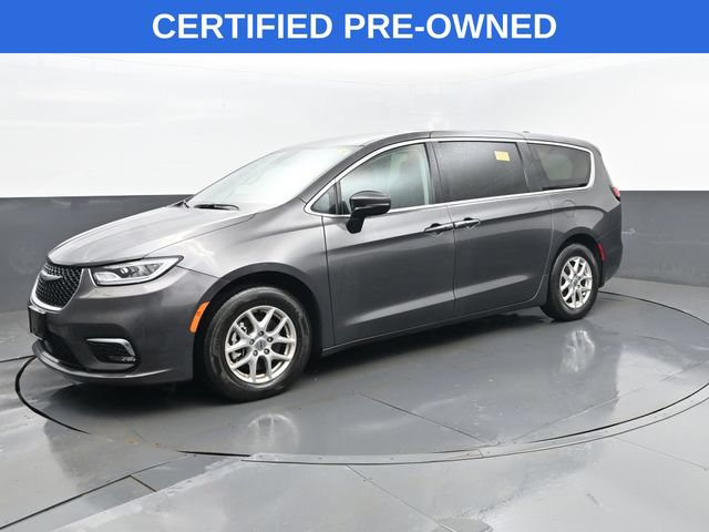 Used 2023 Chrysler Pacifica Touring-L FWD image 2