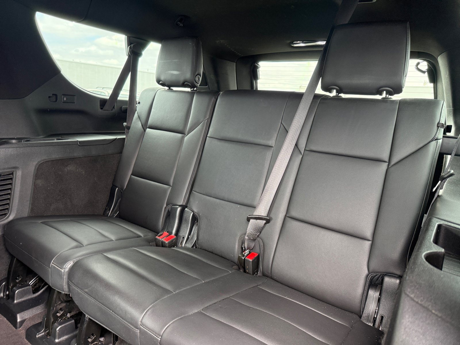 Used 2023 Cadillac Escalade ESV Luxury w/ LPO, Floor Liner Package RWD image 21