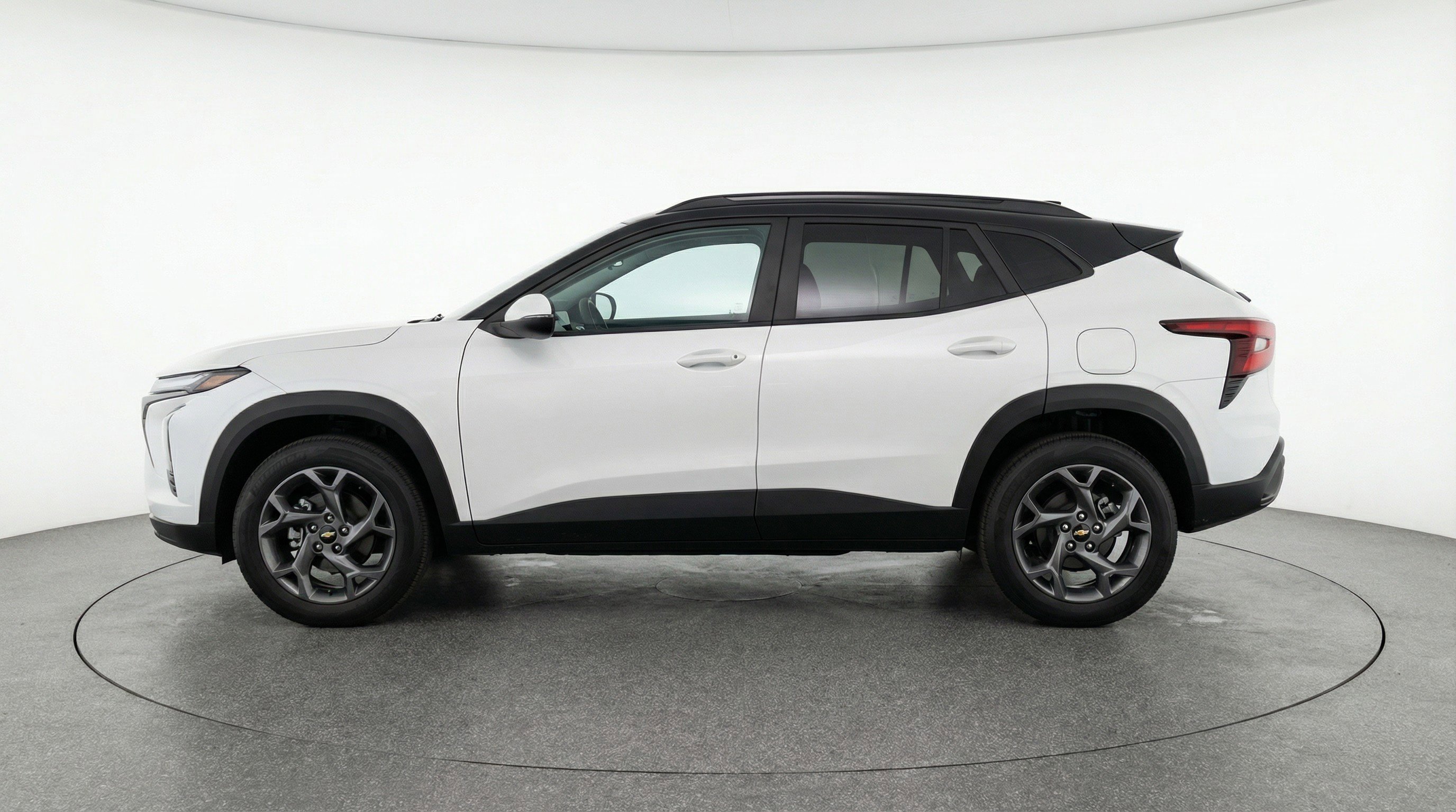 Used 2025 Chevrolet Trax LT w/ LT Convenience Package FWD image 5