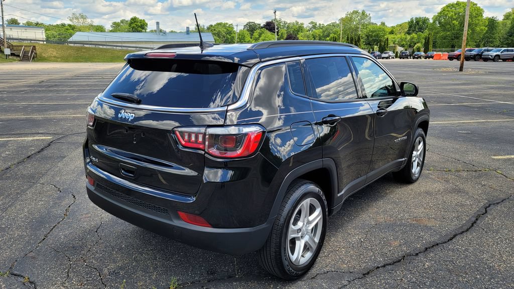 Used 2024 Jeep Compass Latitude AWD/4WD image 12