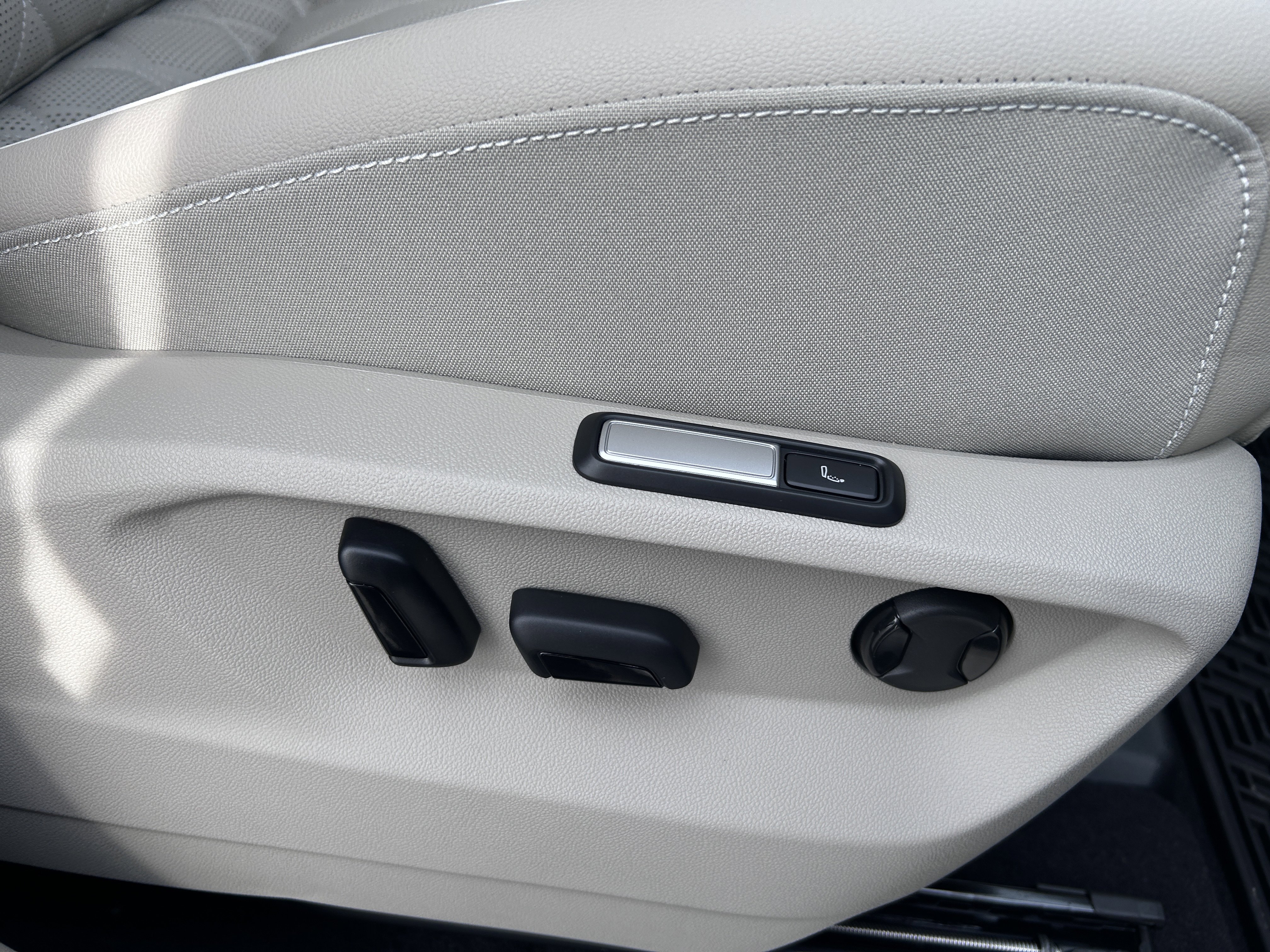 New 2026 Volkswagen Atlas SEL Premium R-Line image 28