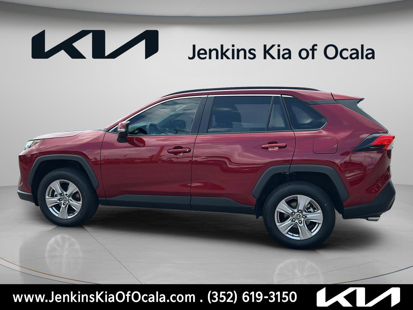 Used 2023 Toyota RAV4 XLE FWD image 6