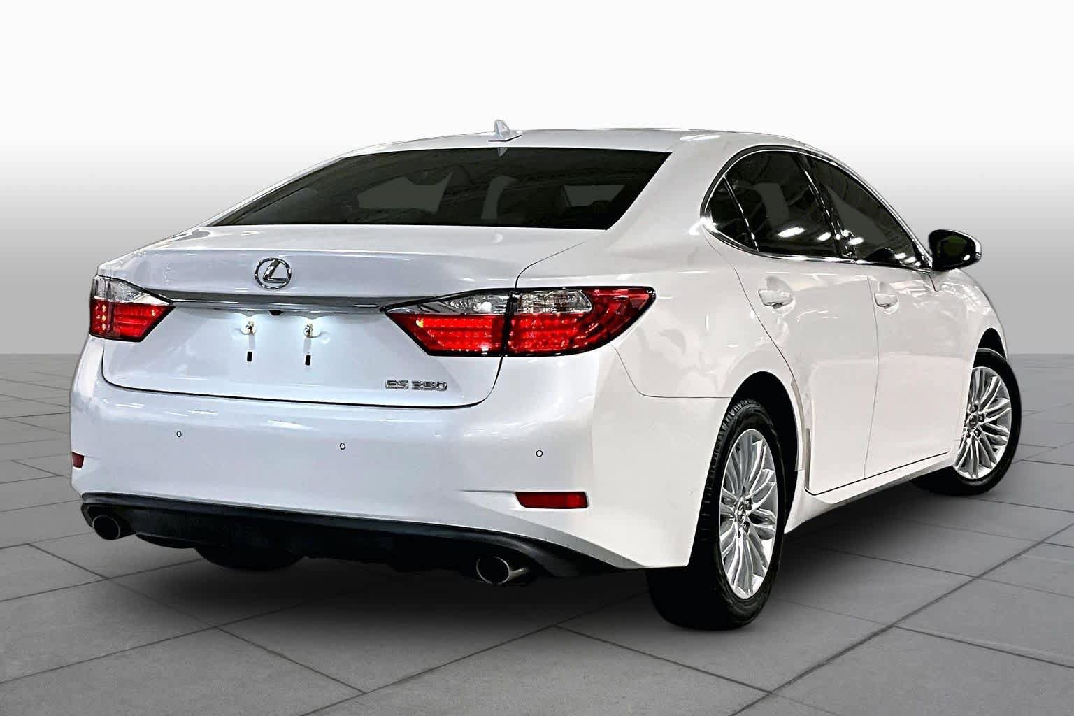 Used 2014 Lexus ES 350 w/ Luxury Package FWD image 13
