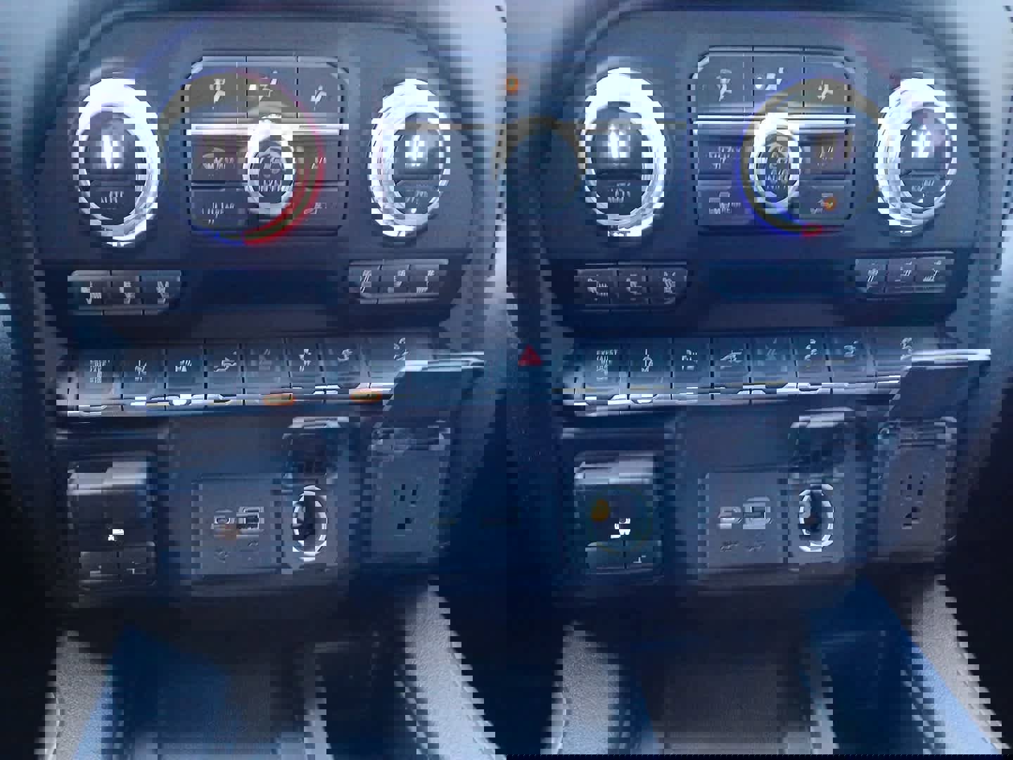 Used 2023 GMC Sierra 2500 AT4 w/ AT4 Preferred Package image 39