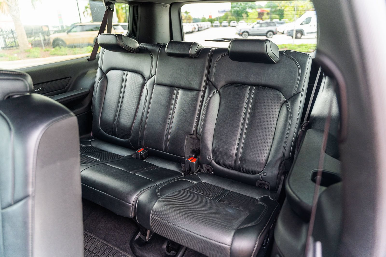 Used 2024 Jeep Wagoneer L Series II w/ Flexible Seating Group RWD image 19