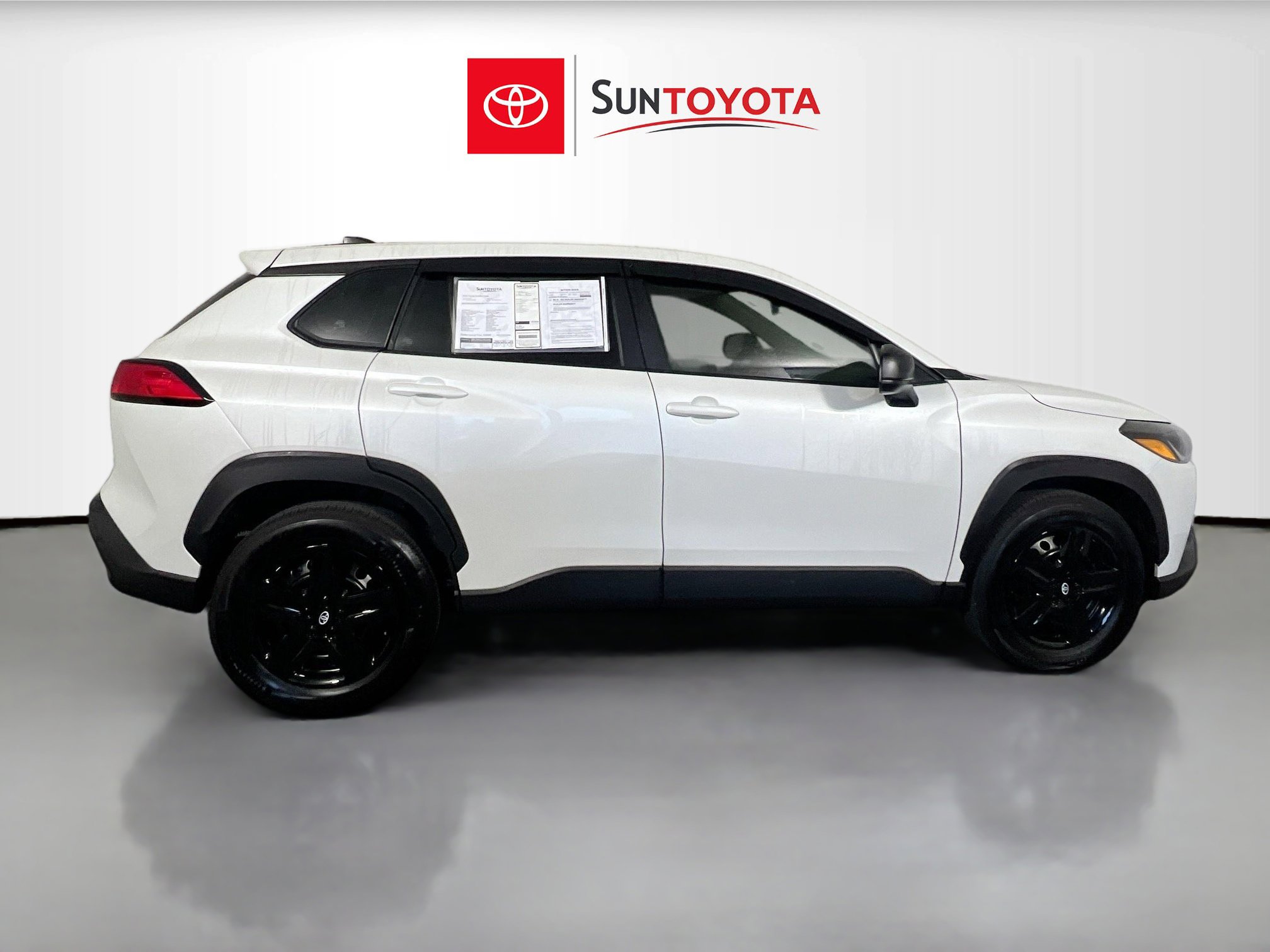 Used 2025 Toyota Corolla Cross L image 2
