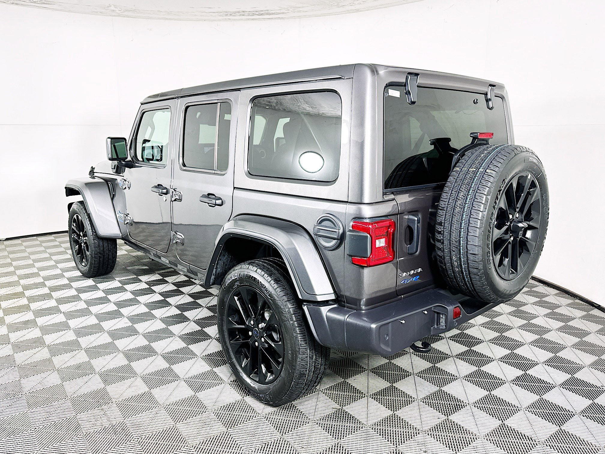 Used 2025 Jeep Wrangler Sahara w/ Safety Group image 5