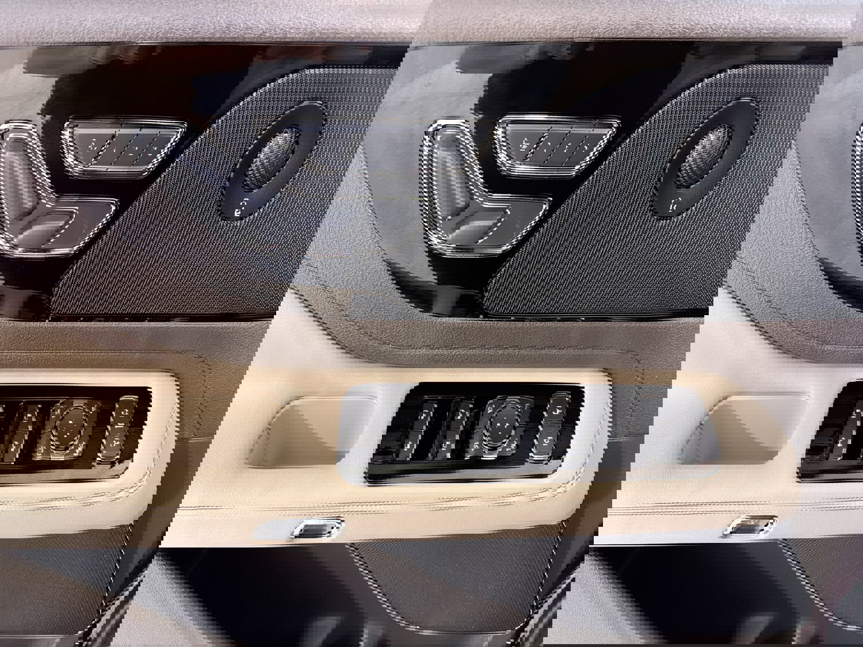 Used 2022 Lincoln Aviator Reserve image 12