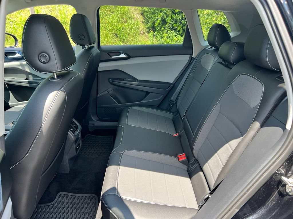Certified 2023 Volkswagen Taos SE w/ Panoramic Sunroof Package FWD image 25