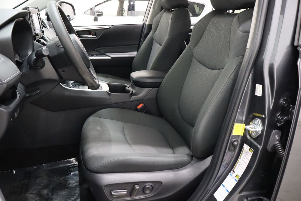 Used 2022 Toyota RAV4 XLE image 10