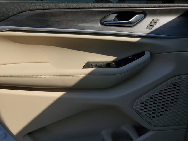 Certified 2025 Jeep Grand Cherokee Limited w/ Luxury Tech Group II image 24