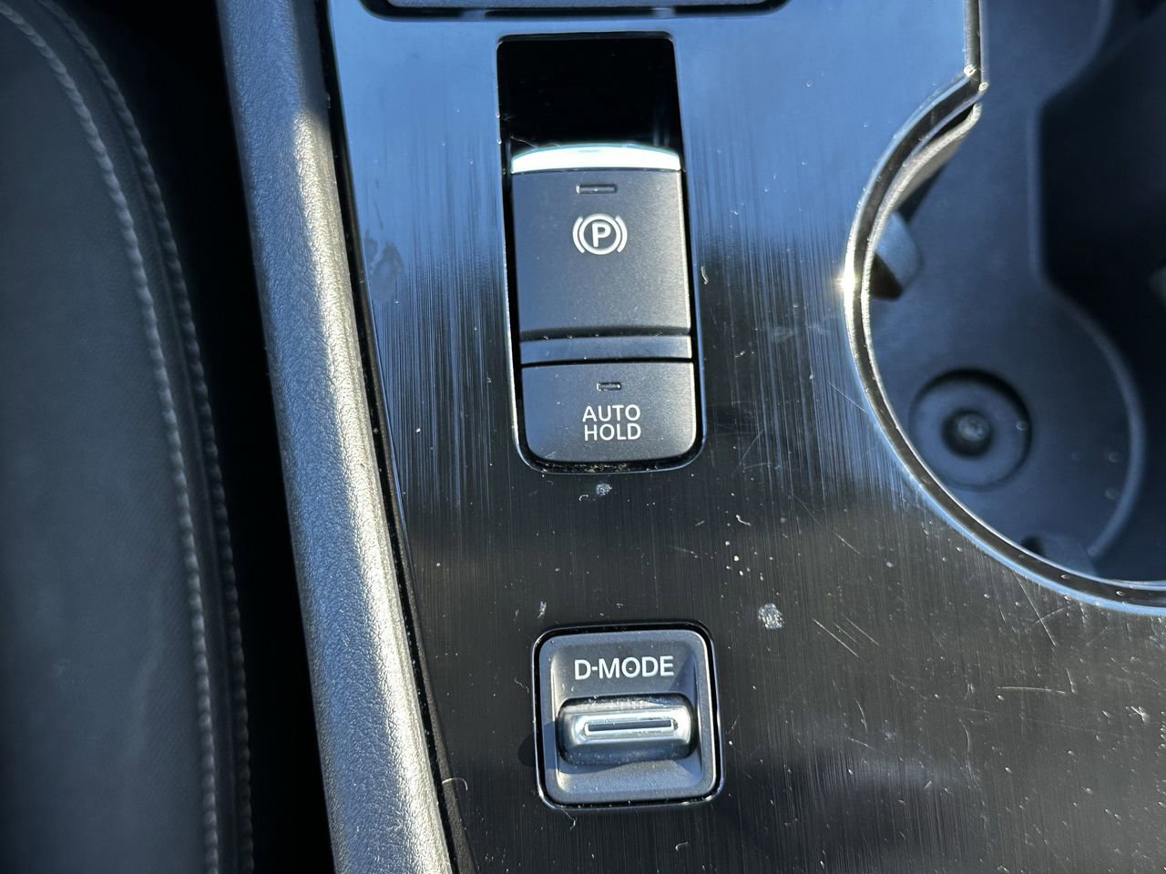 Used 2023 Nissan Rogue SV image 9